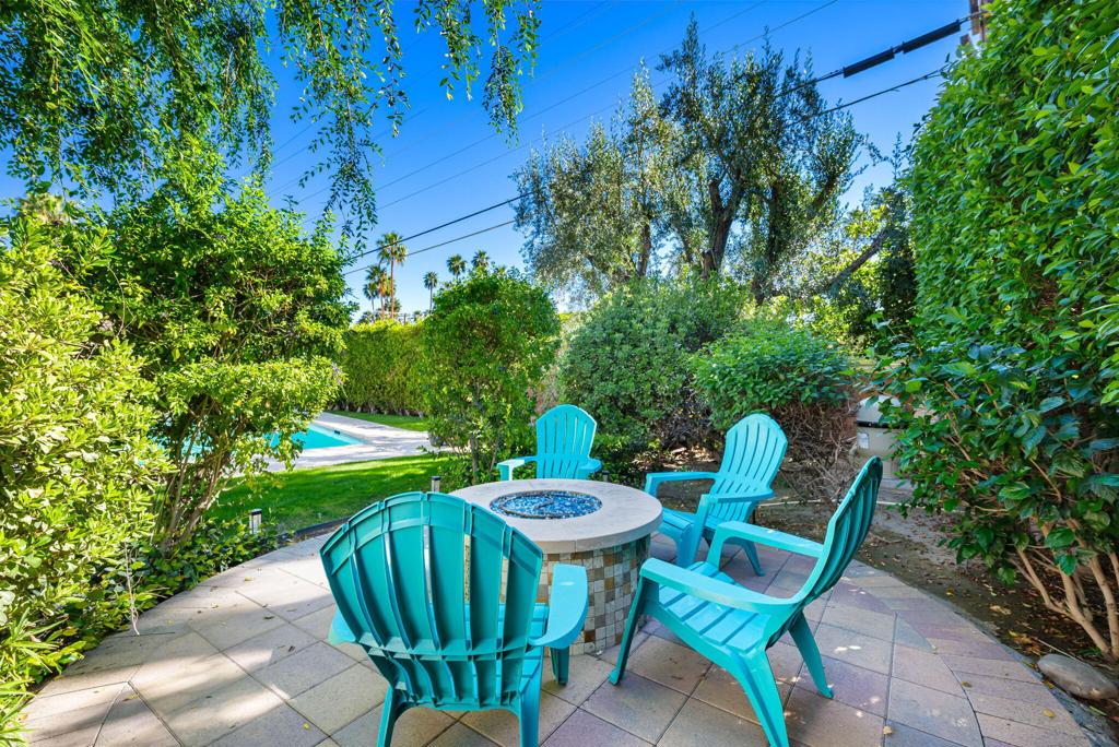 1090 S Calle De Maria