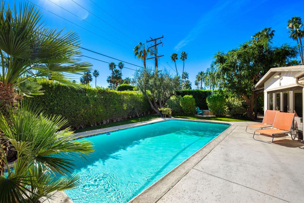 1090 S Calle De Maria