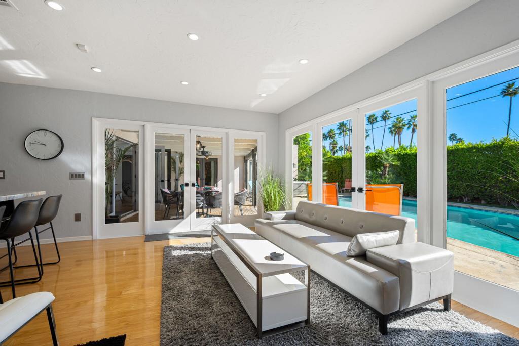 1090 S Calle De Maria