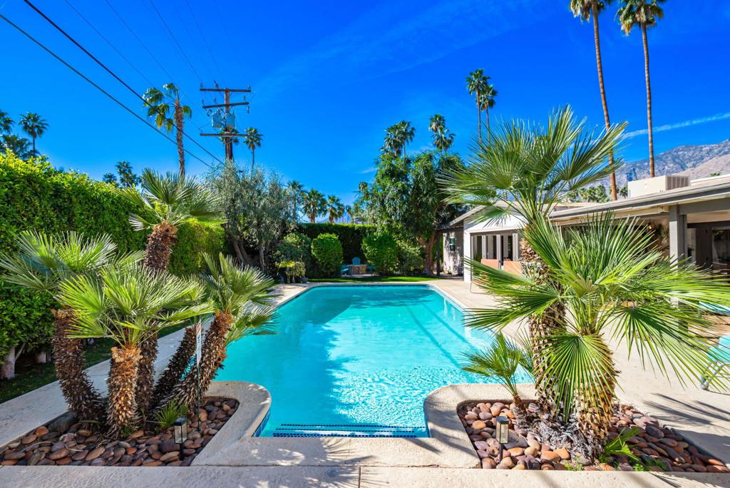 1090 S Calle De Maria