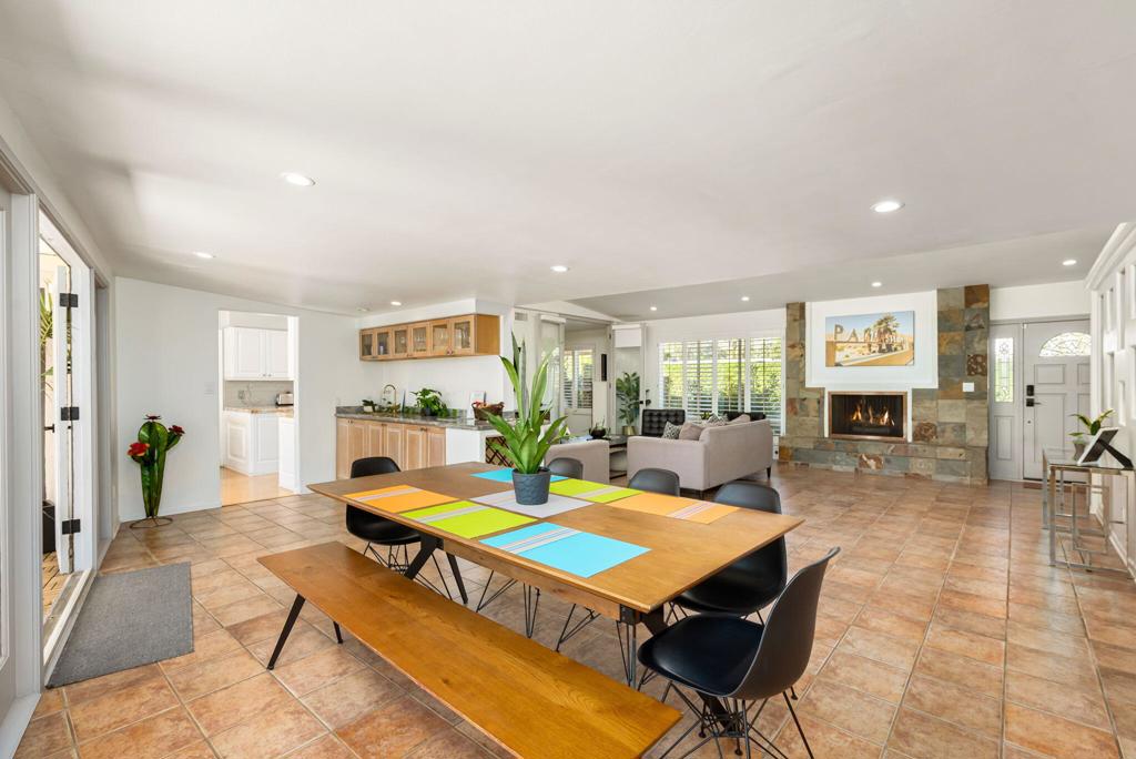 1090 S Calle De Maria