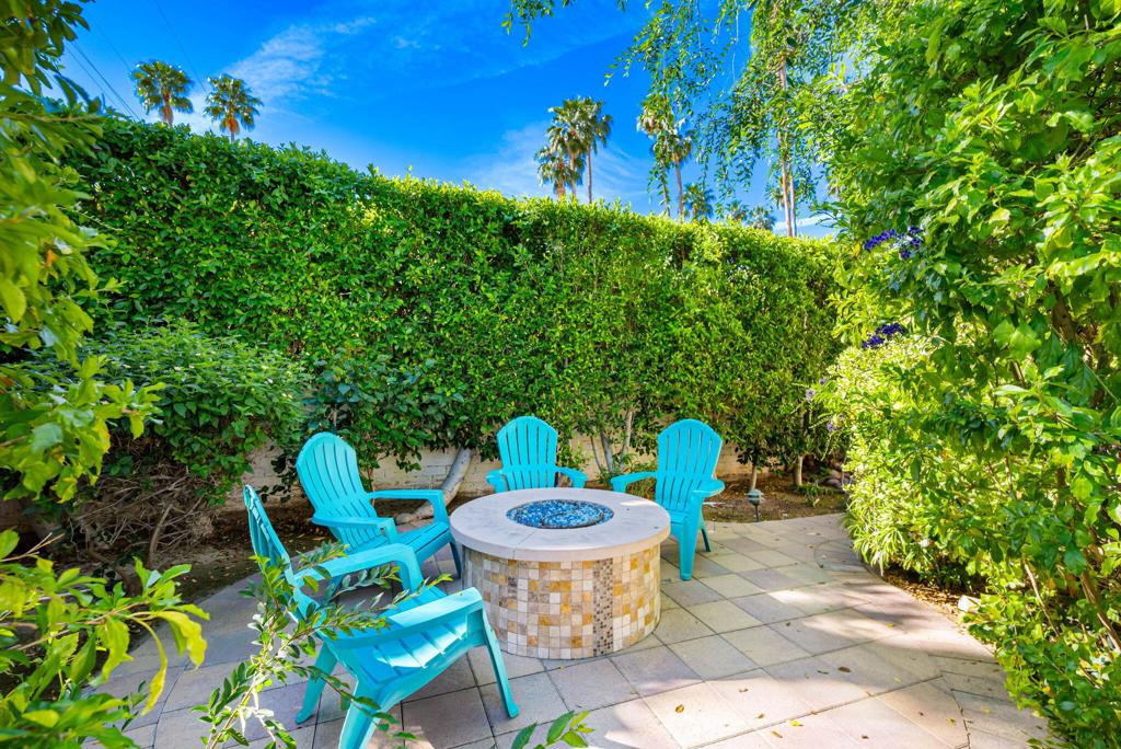 1090 S Calle De Maria