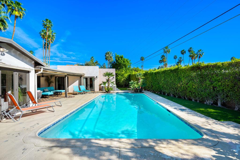 1090 S Calle De Maria