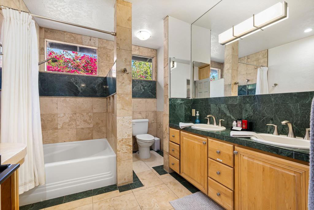 1090 S Calle De Maria