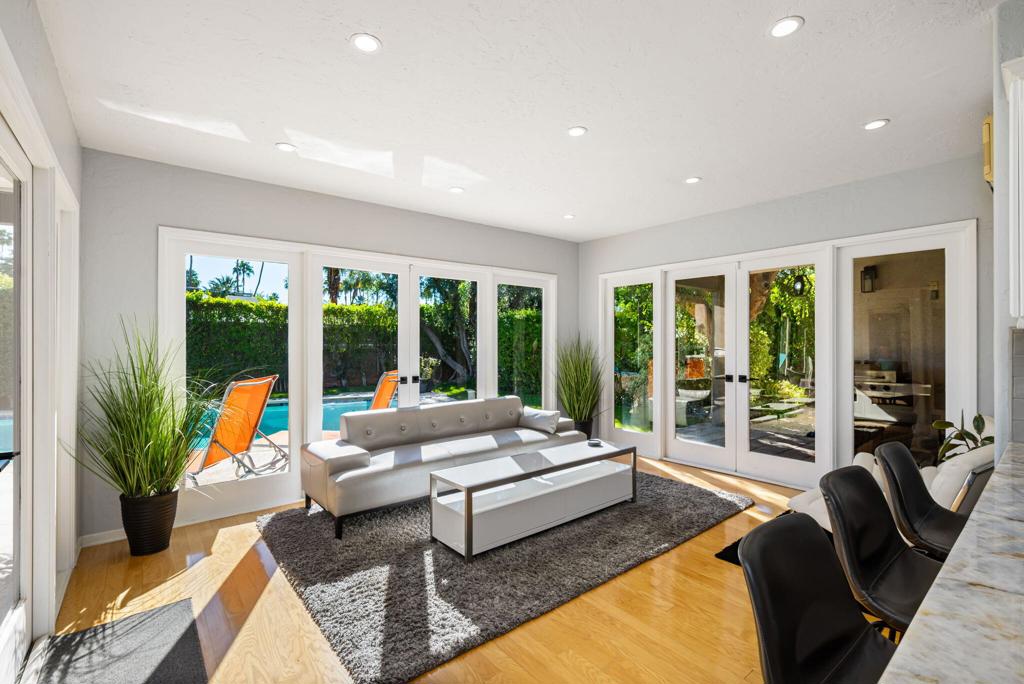 1090 S Calle De Maria