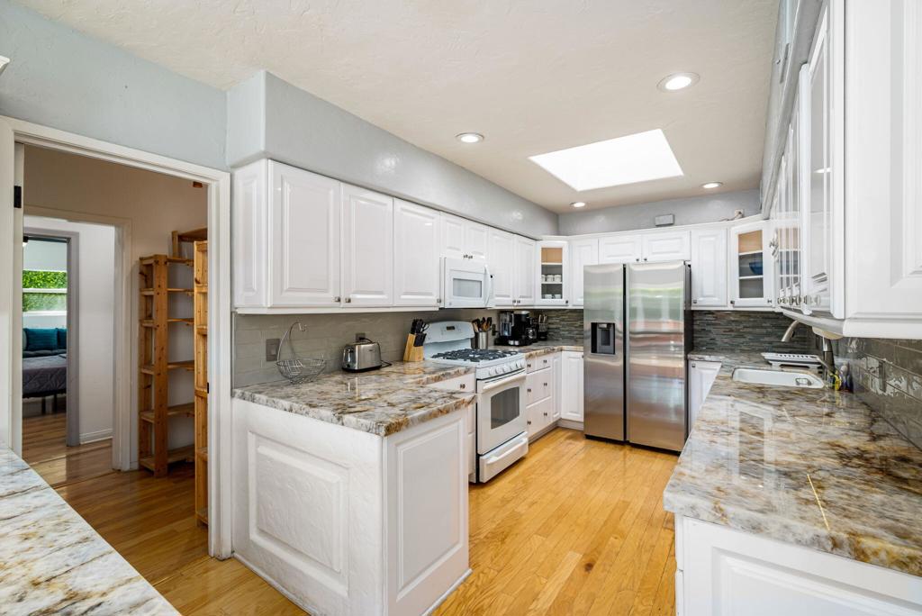 1090 S Calle De Maria