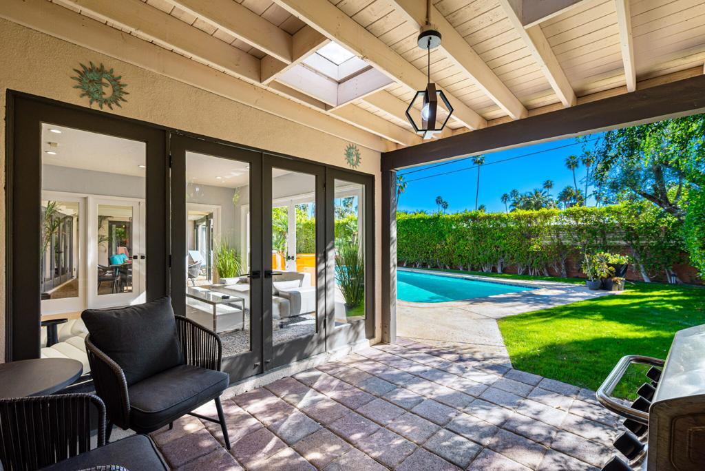 1090 S Calle De Maria