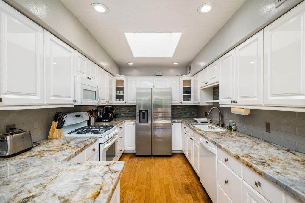 1090 S Calle De Maria