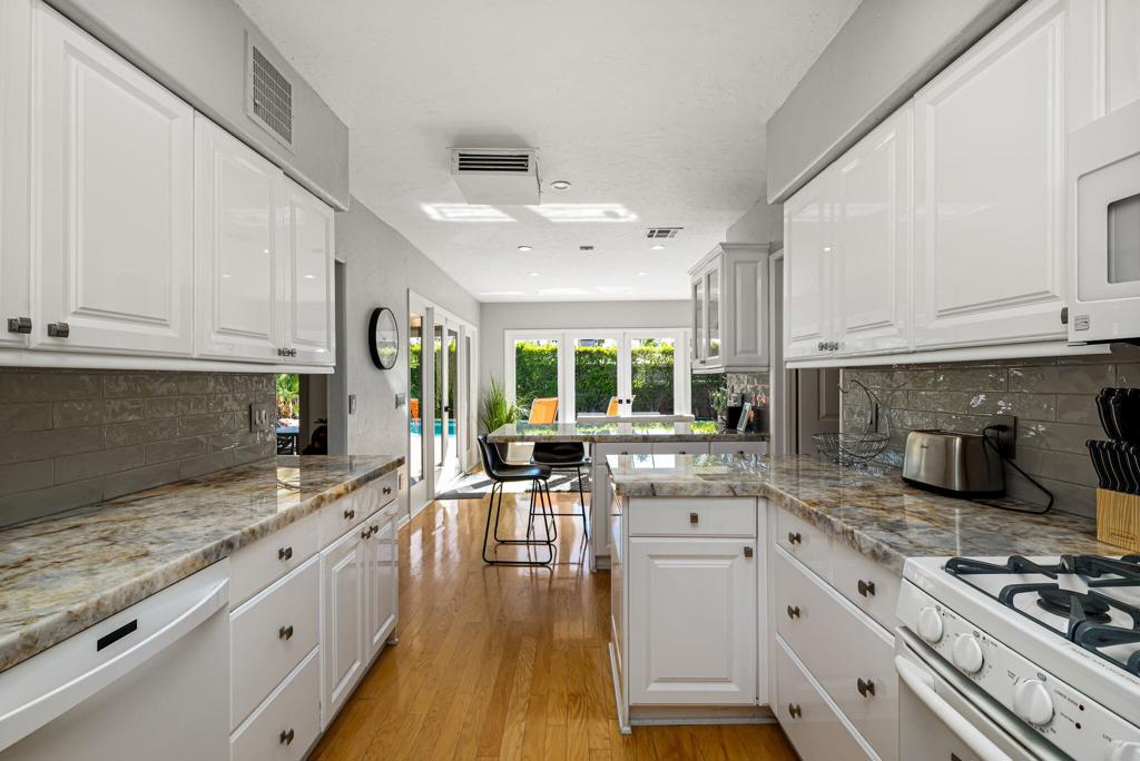 1090 S Calle De Maria