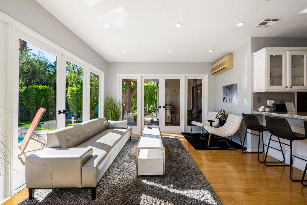 1090 S Calle De Maria