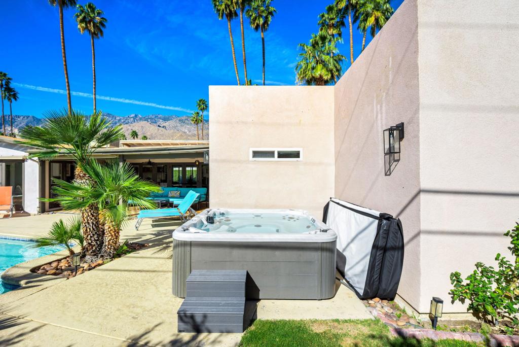 1090 S Calle De Maria