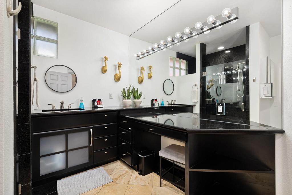 1090 S Calle De Maria