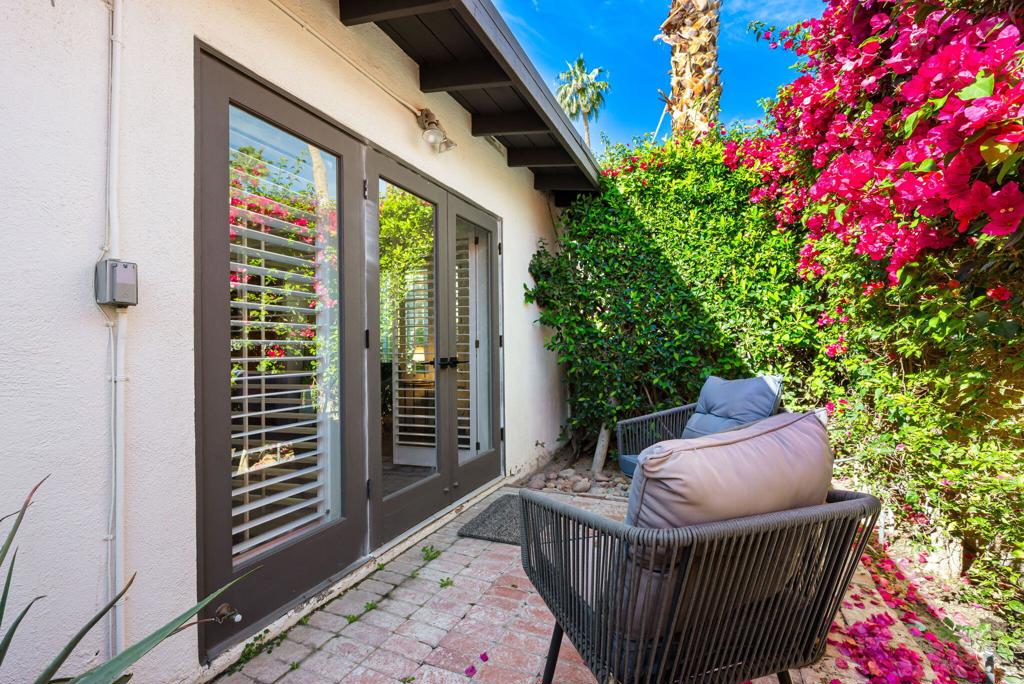 1090 S Calle De Maria