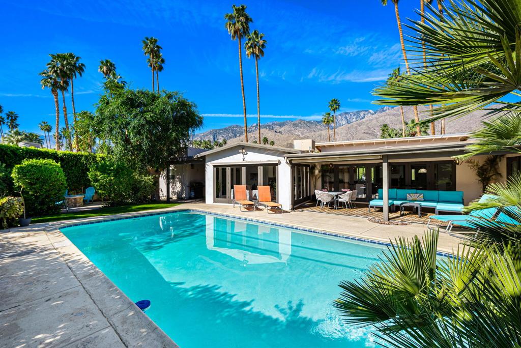 1090 S Calle De Maria