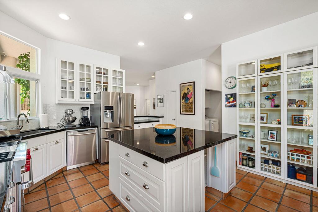 54020 Avenida Cortez