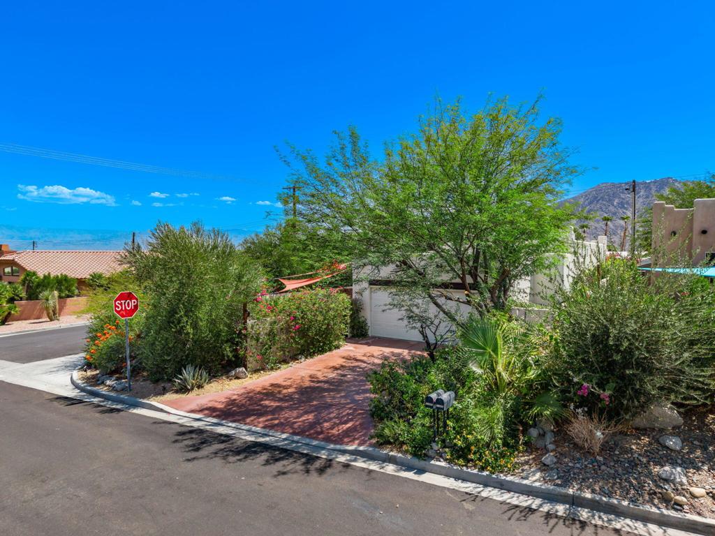 54020 Avenida Cortez