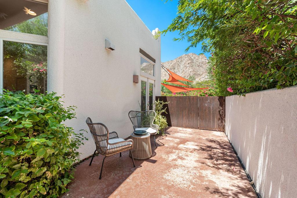 54020 Avenida Cortez