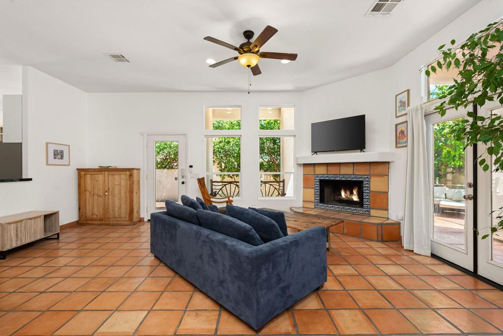 54020 Avenida Cortez