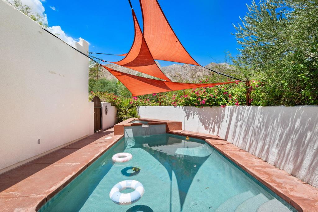 54020 Avenida Cortez