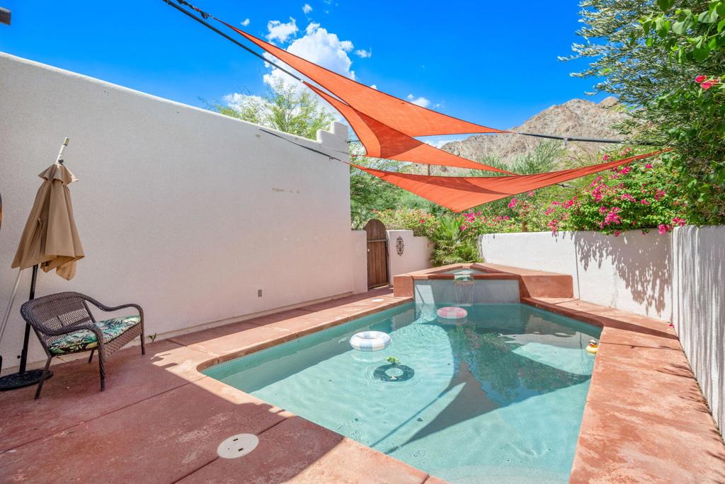 54020 Avenida Cortez