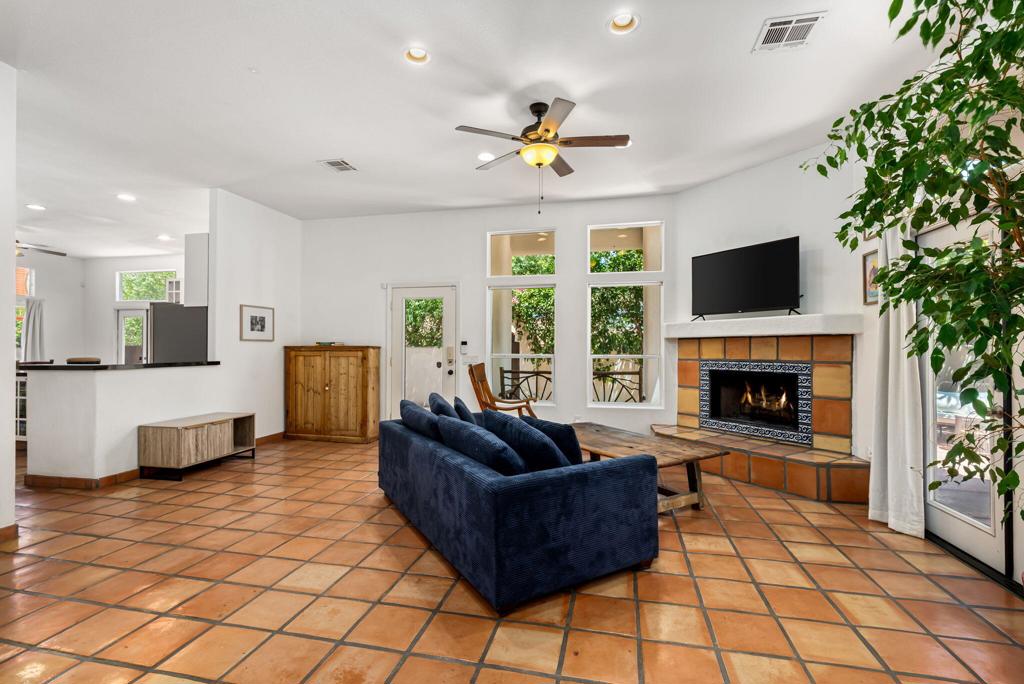54020 Avenida Cortez