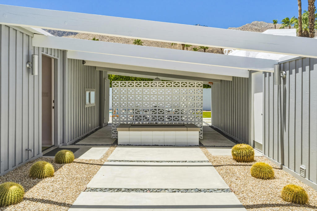 1877 S Navajo Drive