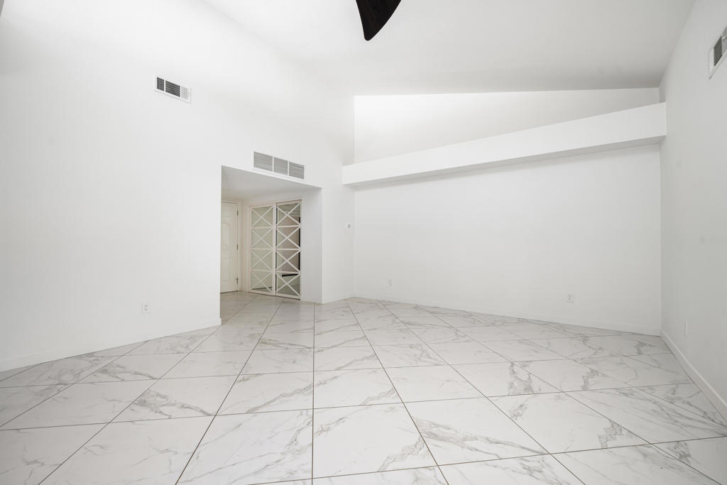 255 S Avenida Caballeros 322