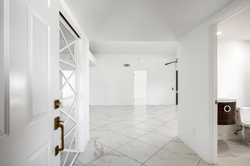255 S Avenida Caballeros 322