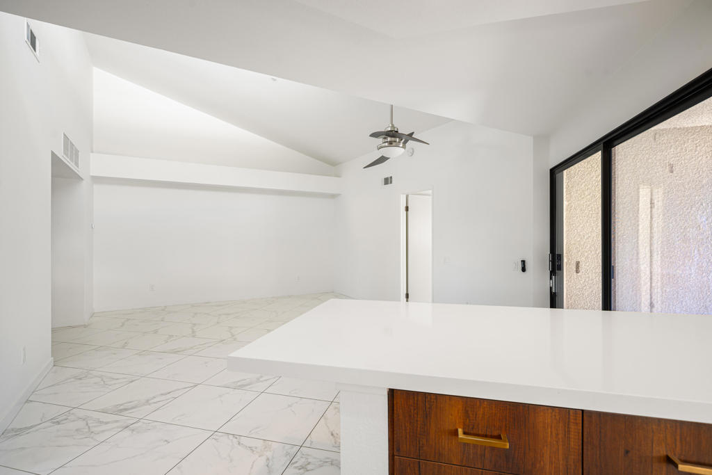 255 S Avenida Caballeros 322