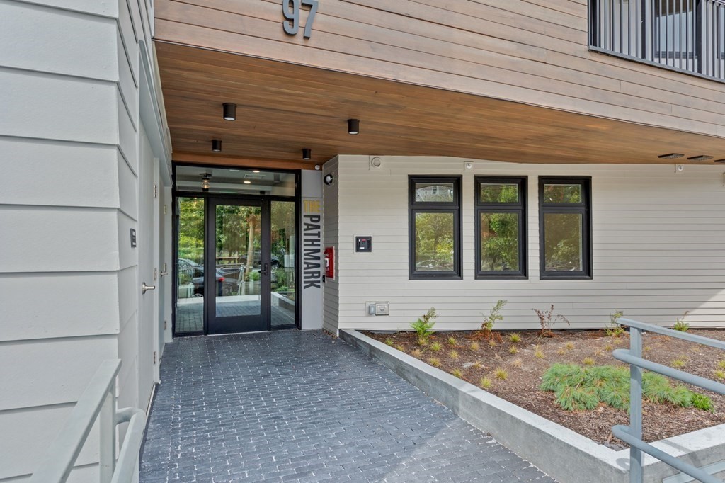 97 Elmwood Street # 207