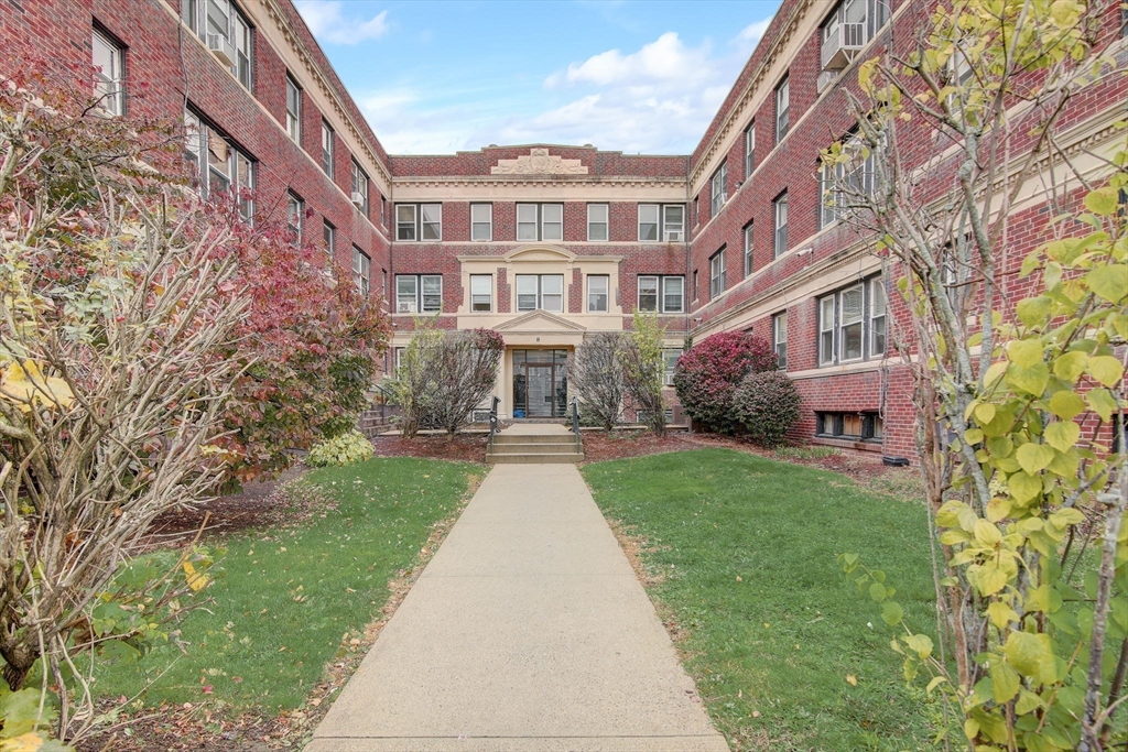 8 Walnut St # 7