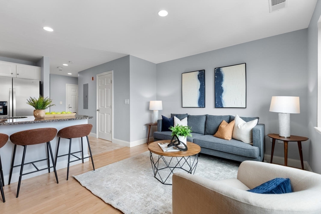 120 Wyllis Ave # 417