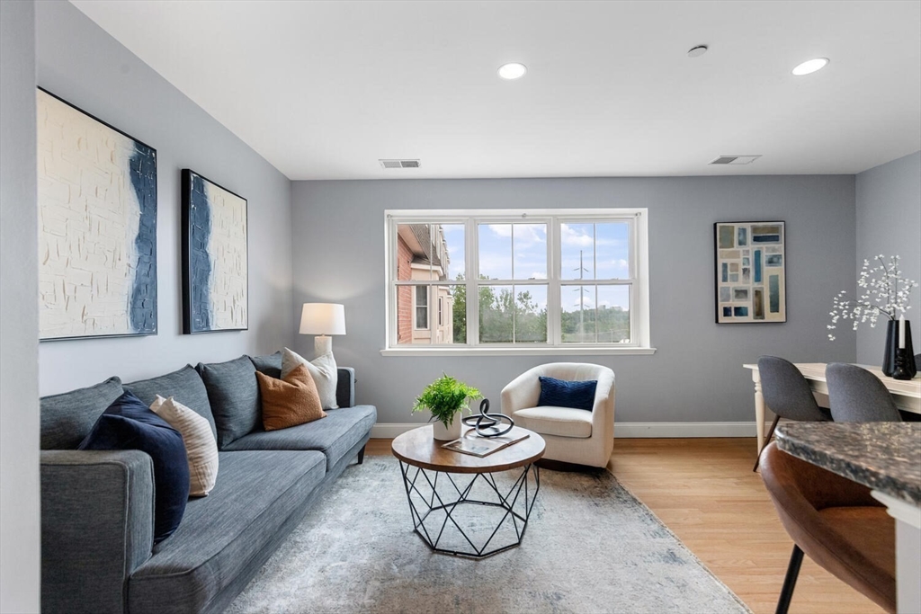 120 Wyllis Ave # 417