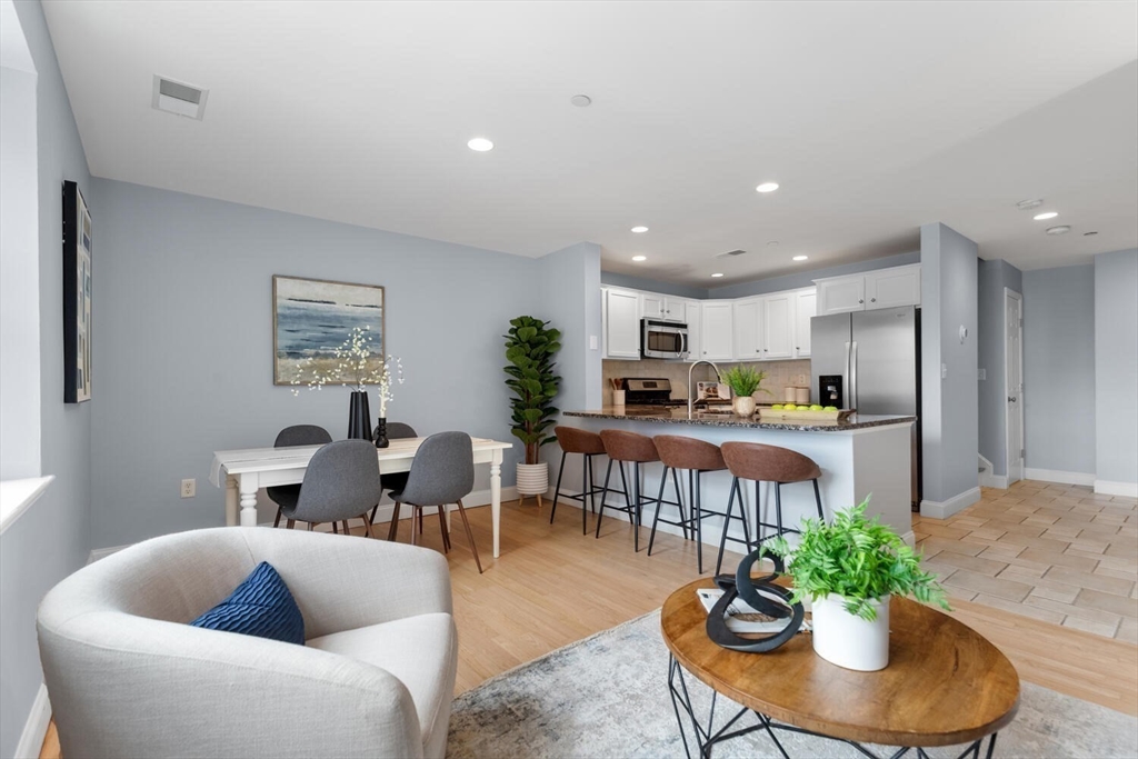 120 Wyllis Ave # 417