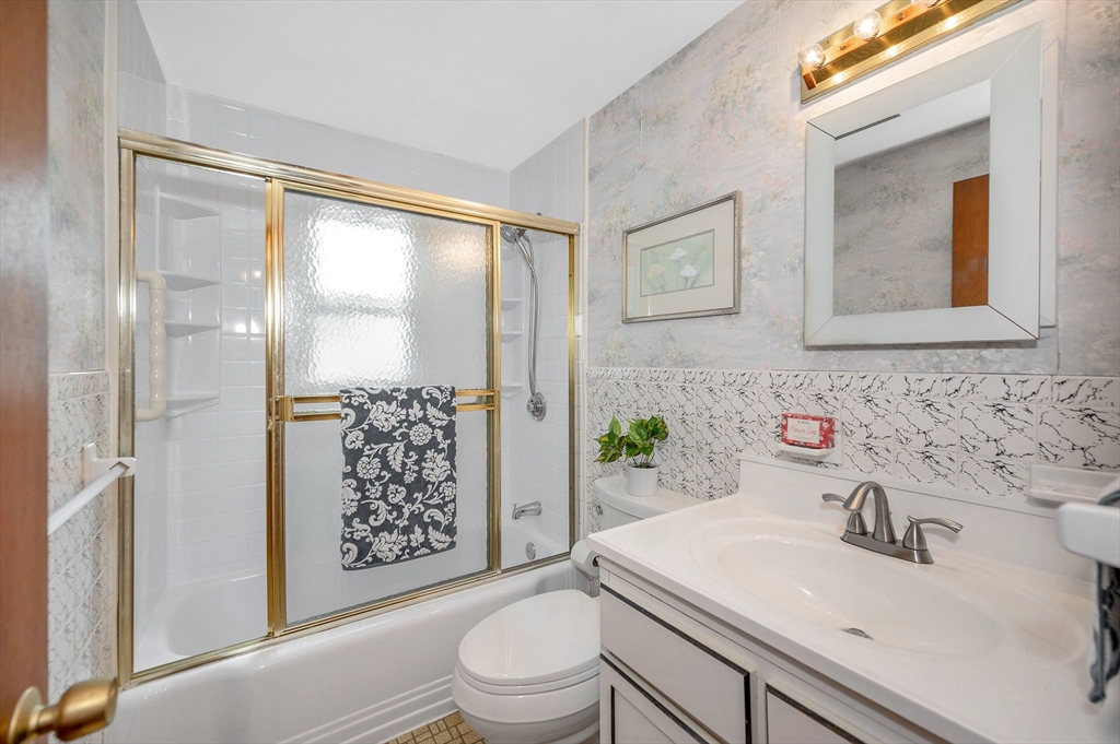 18 Spruce St