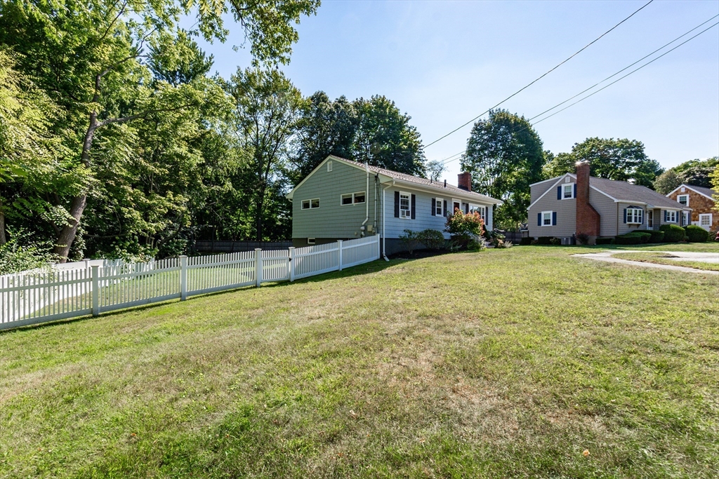 23 Thistledale Rd