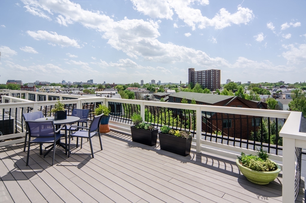 80 Webster Avenue # 4C