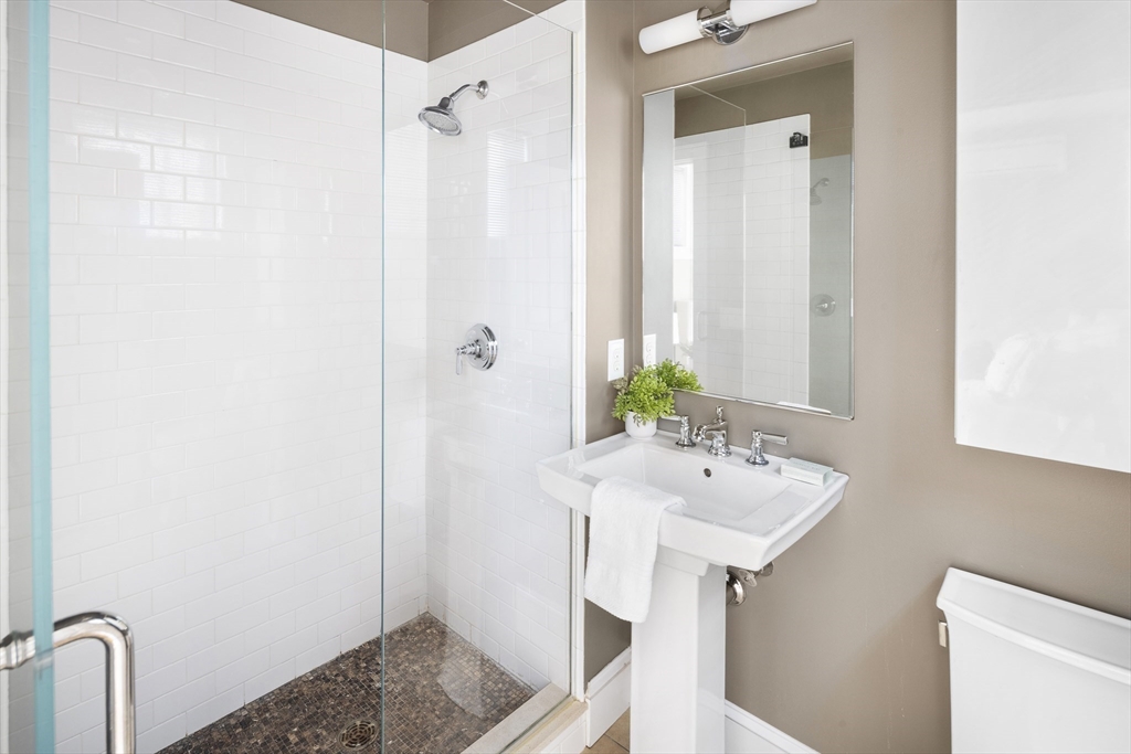80 Webster Avenue # 4C