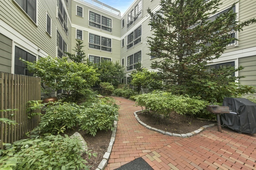 80 Webster Avenue # 4C