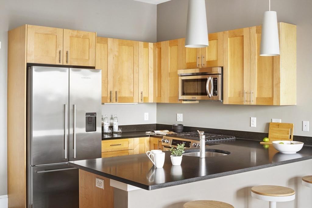 80 Webster Avenue # 4C
