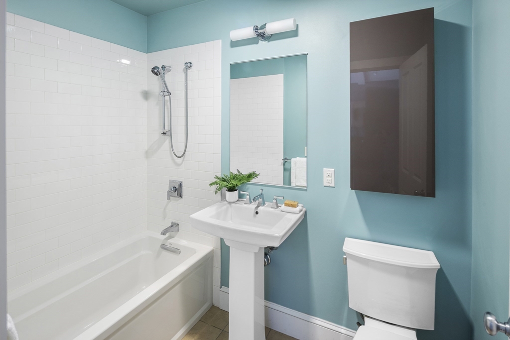 80 Webster Avenue # 4C
