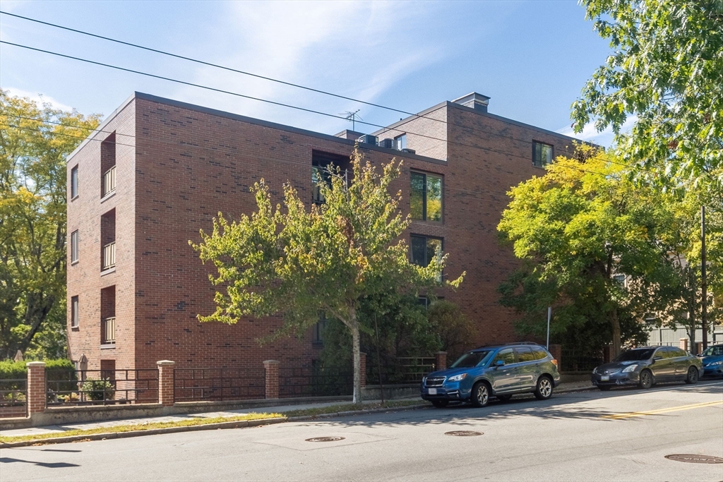 44 Concord Ave # 202