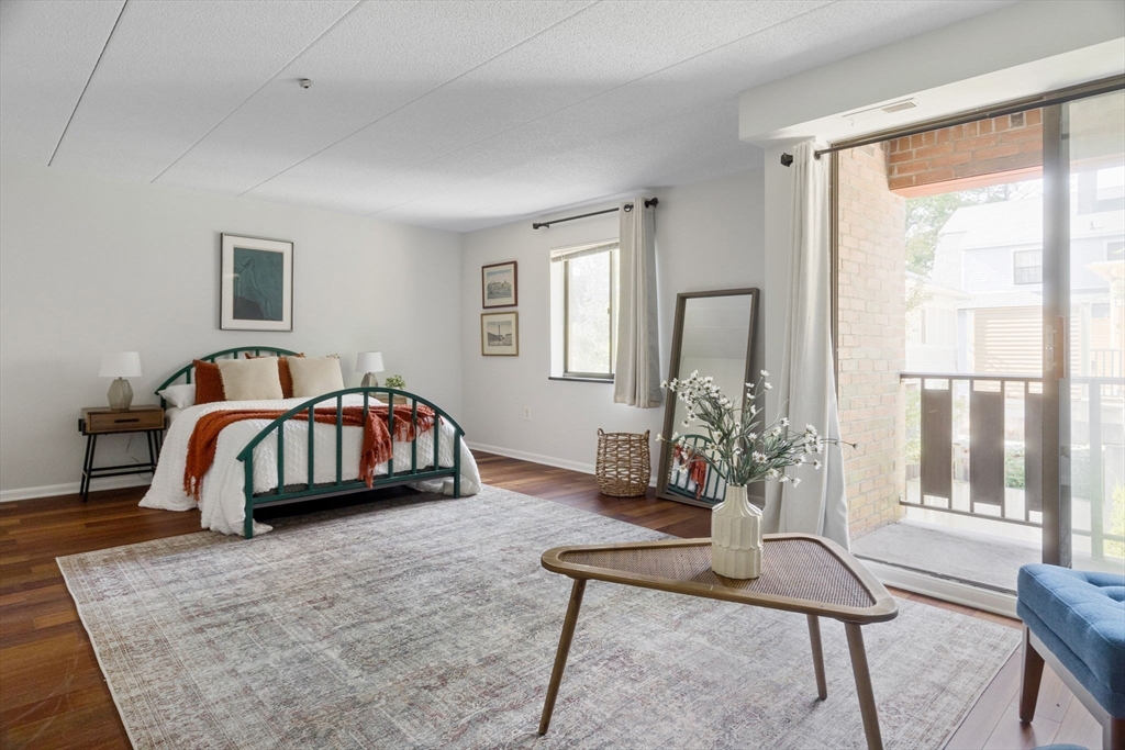 44 Concord Ave # 202