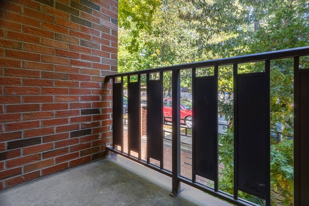44 Concord Ave # 202