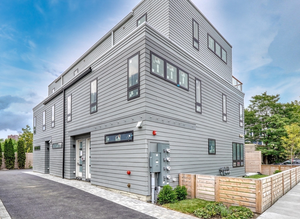 49 Bay State Rd # 1