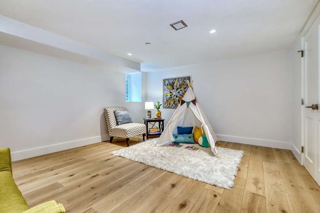 49 Bay State Rd # 1