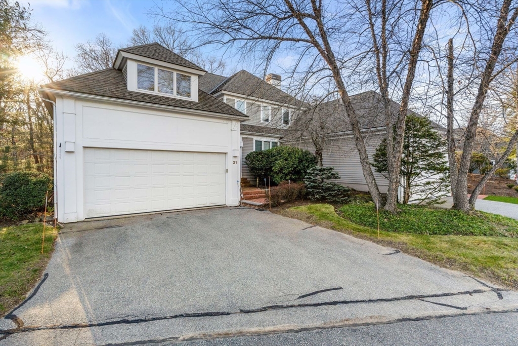 21 Highwood Ln