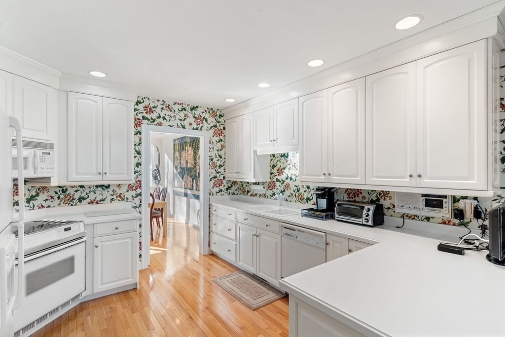 21 Highwood Ln
