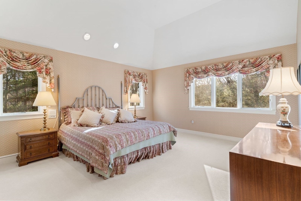 21 Highwood Ln