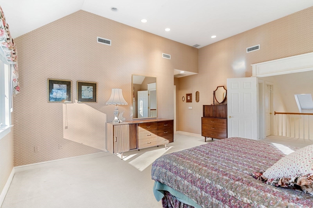 21 Highwood Ln